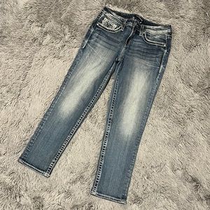 EUC/like new Vigoss capris with blingy back pockets